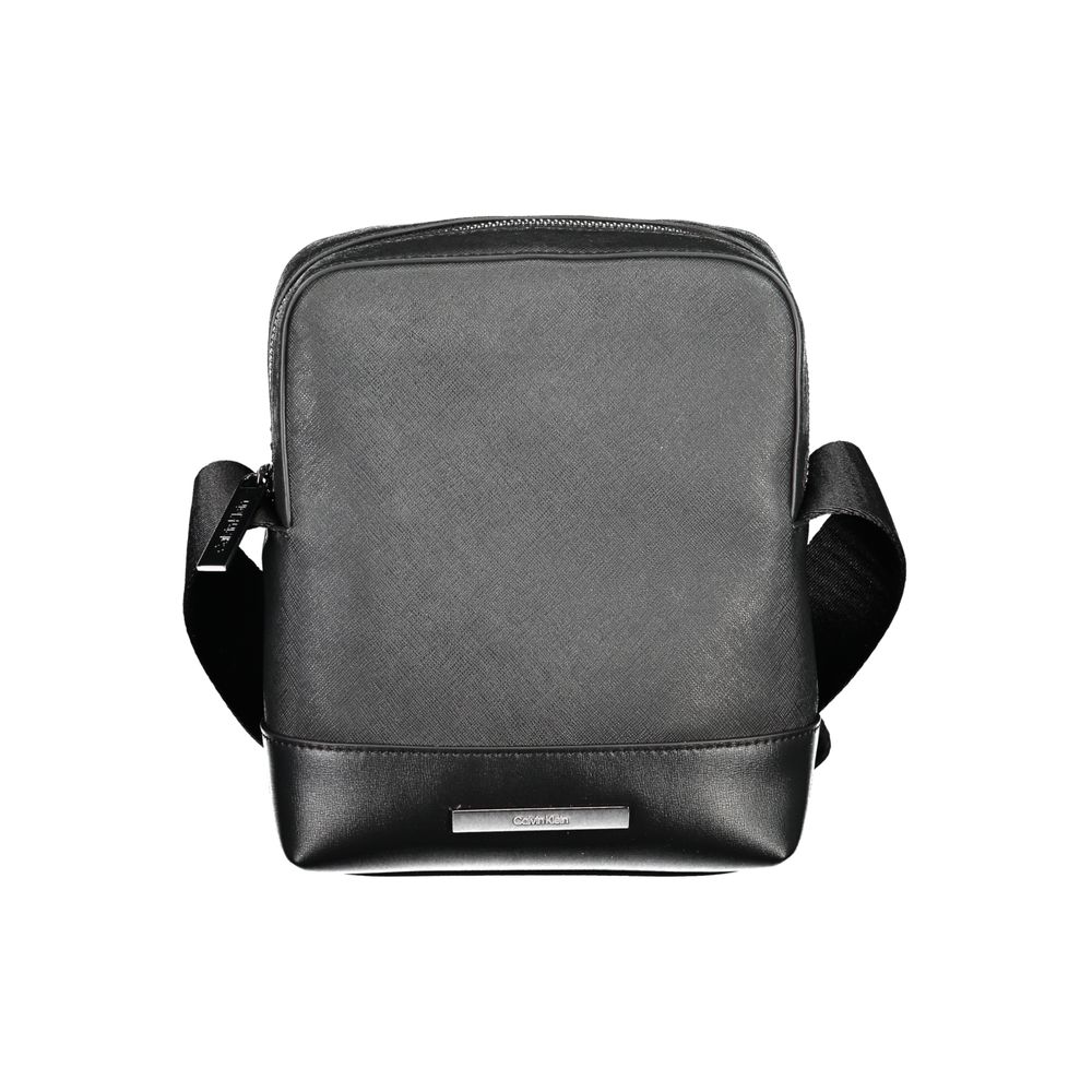 Sac à bandoulière pour homme Calvin Klein en polyester noir, style moderne et pratique, visible avec détails et texture.