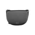 Sac à bandoulière pour femmes Calvin Klein en polyuréthane noir, design élégant et moderne, visible en détail dans l'image.