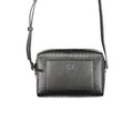 Sac à épaule en polyester noir pour femmes de la marque Calvin Klein, avec détails élégants et bandoulière ajustable.
