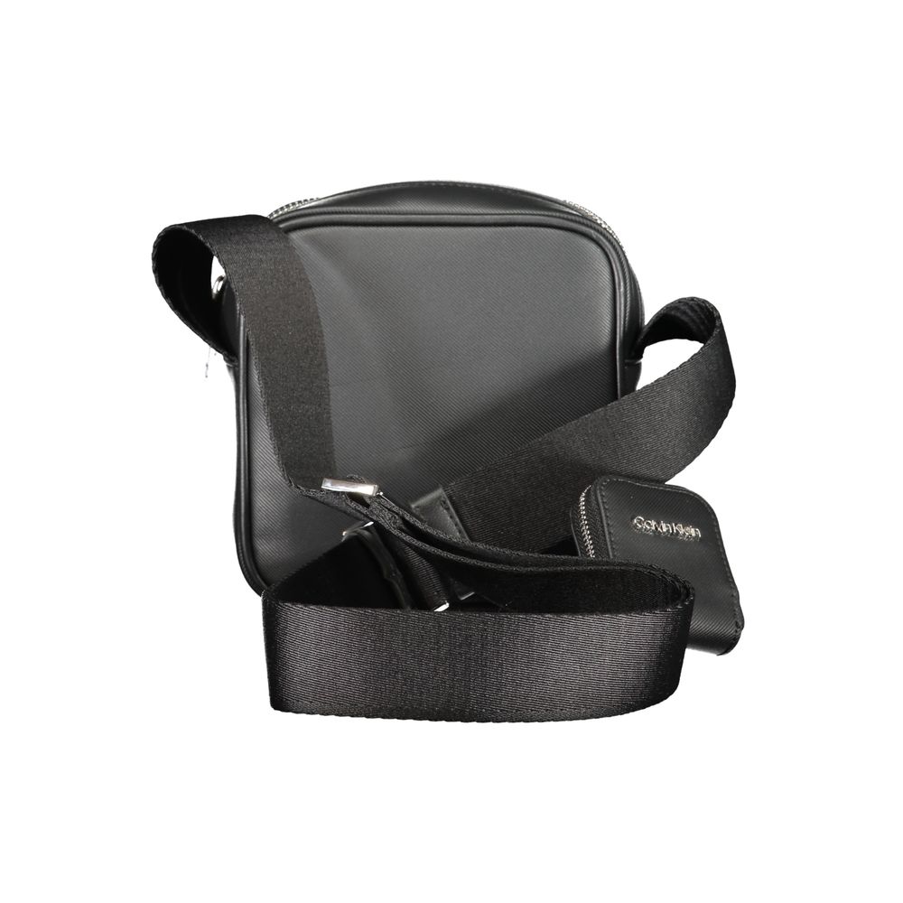 Sac à bandoulière homme Calvin Klein en polyuréthane noir, design élégant et moderne, visible avec détails de la marque.