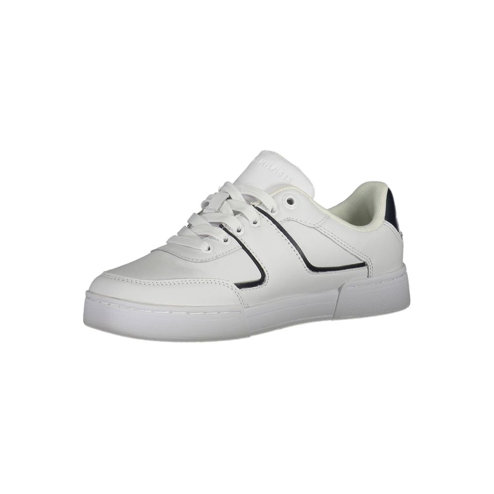 Chaussures sneakers en cuir blanc pour femmes de la marque Tommy Hilfiger, vue de face, avec détails de la semelle et du design.
