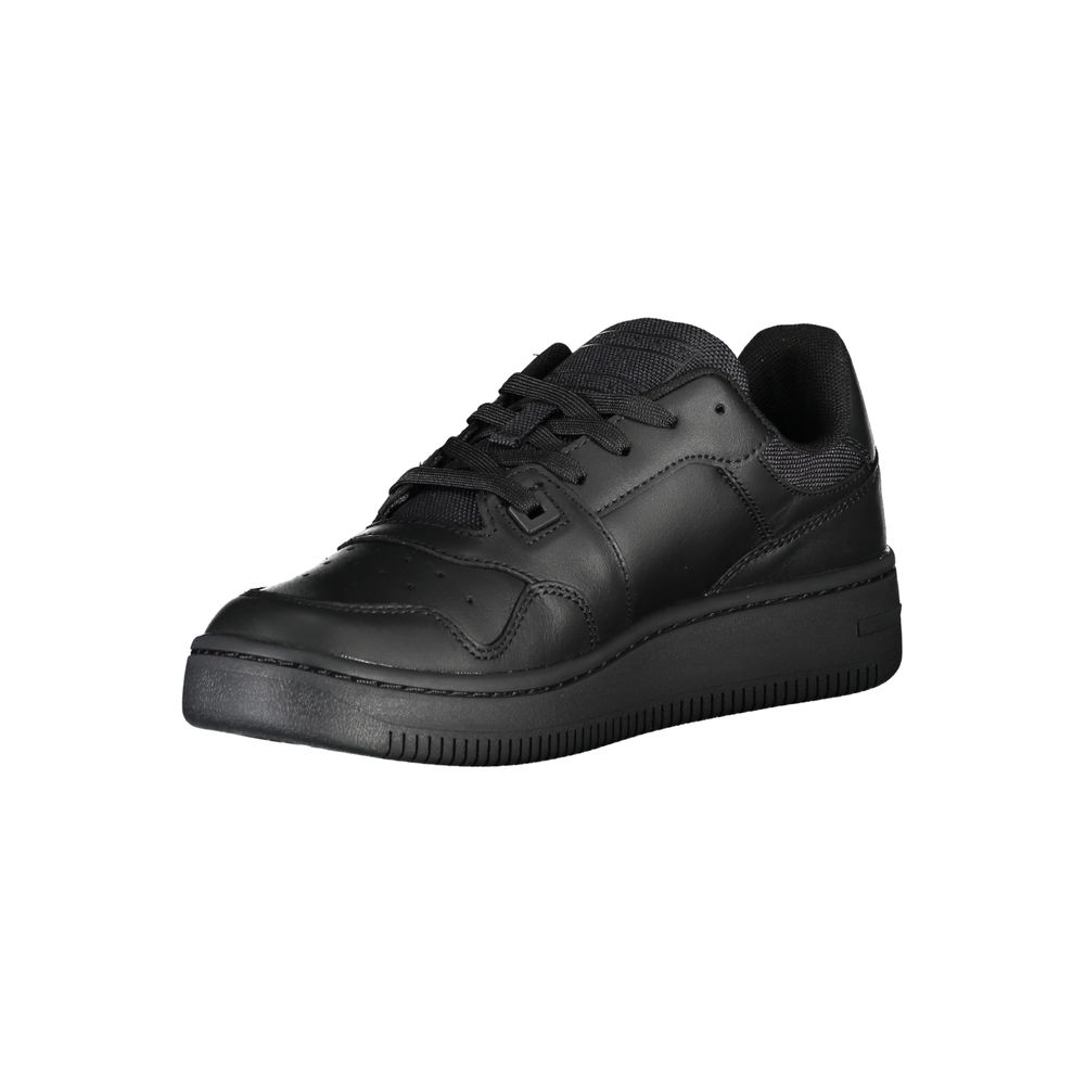 Sneakers pour femmes en cuir noir Tommy Hilfiger, vue de côté, avec semelle blanche et logo distinctif.