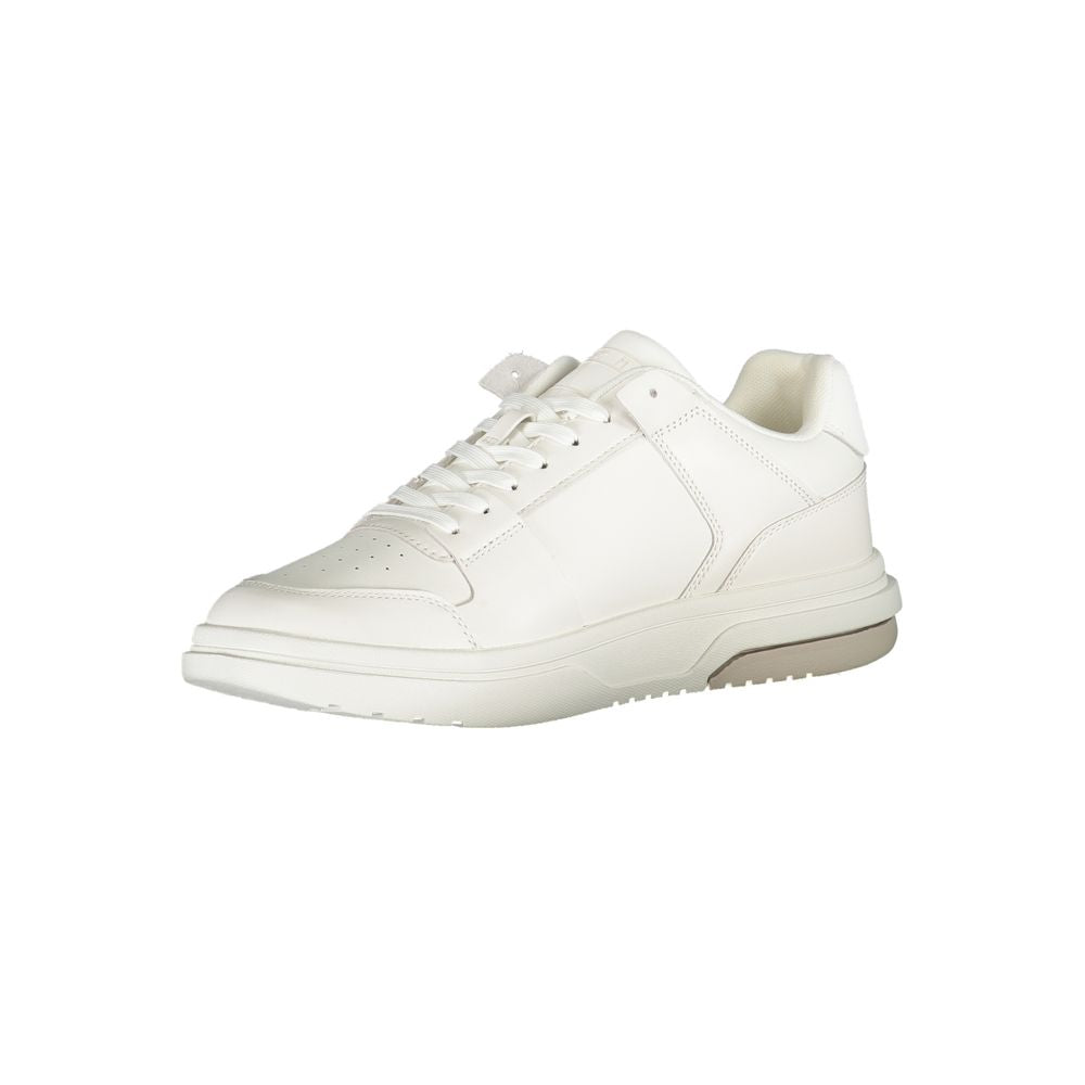 Sneakers blanches en polyuréthane Tommy Hilfiger pour homme, design moderne et confortable, vue de face.
