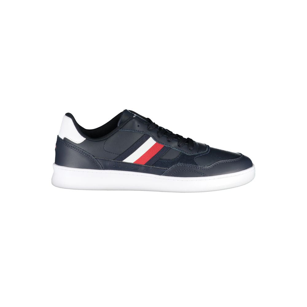 Basket en polyuréthane bleu Tommy Hilfiger pour homme, style sneaker avec semelle blanche.
