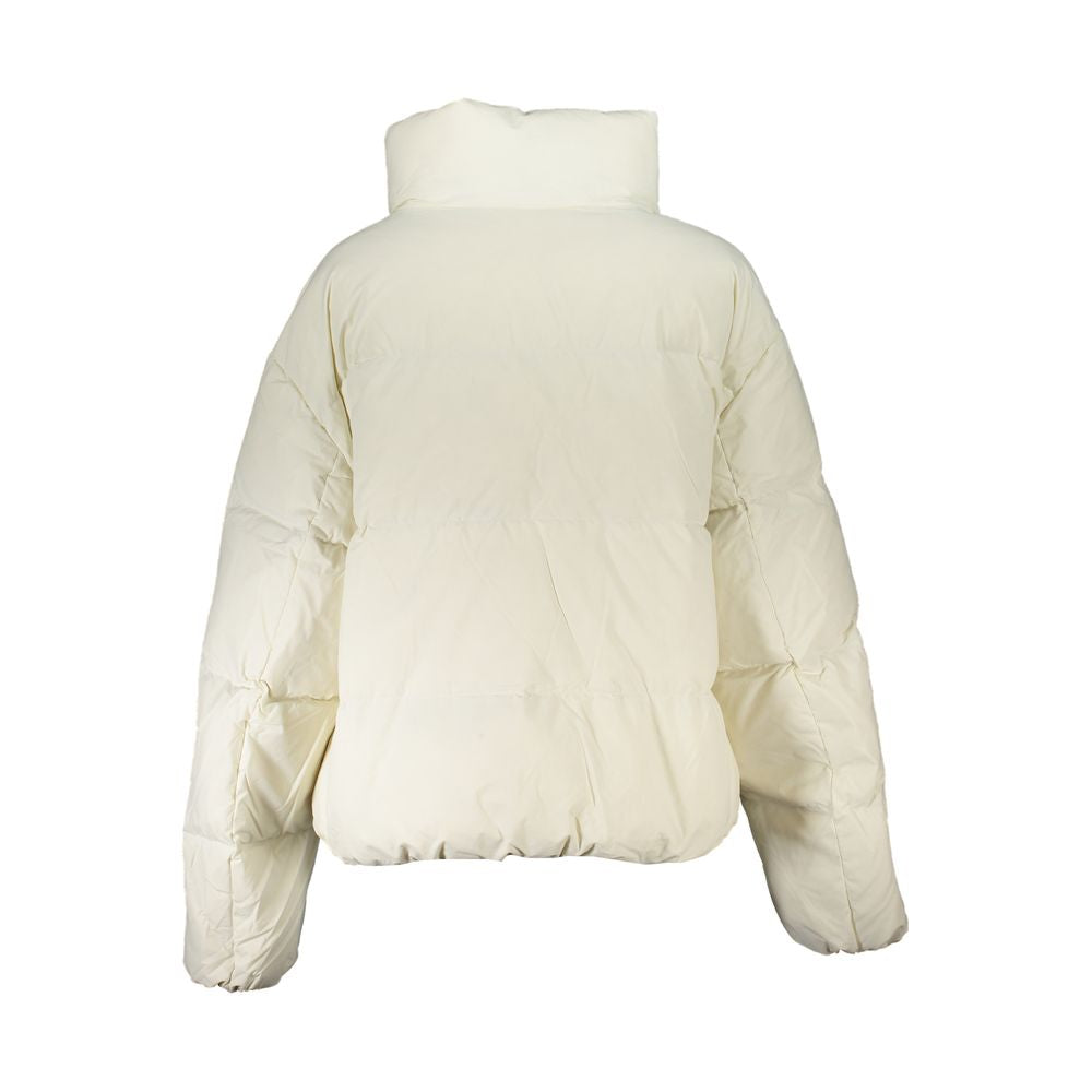 Veste pour femmes Calvin Klein en poliamide blanc, légère et élégante, avec détails modernes et coupe ajustée.