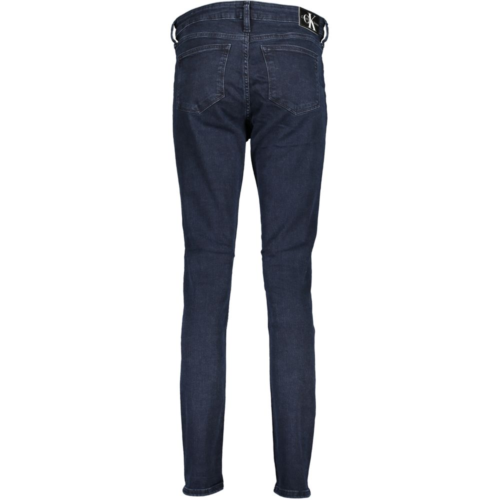 Jean skinny en coton bleu pour femme de la marque Calvin Klein, vue de face avec détails de la coupe ajustée.