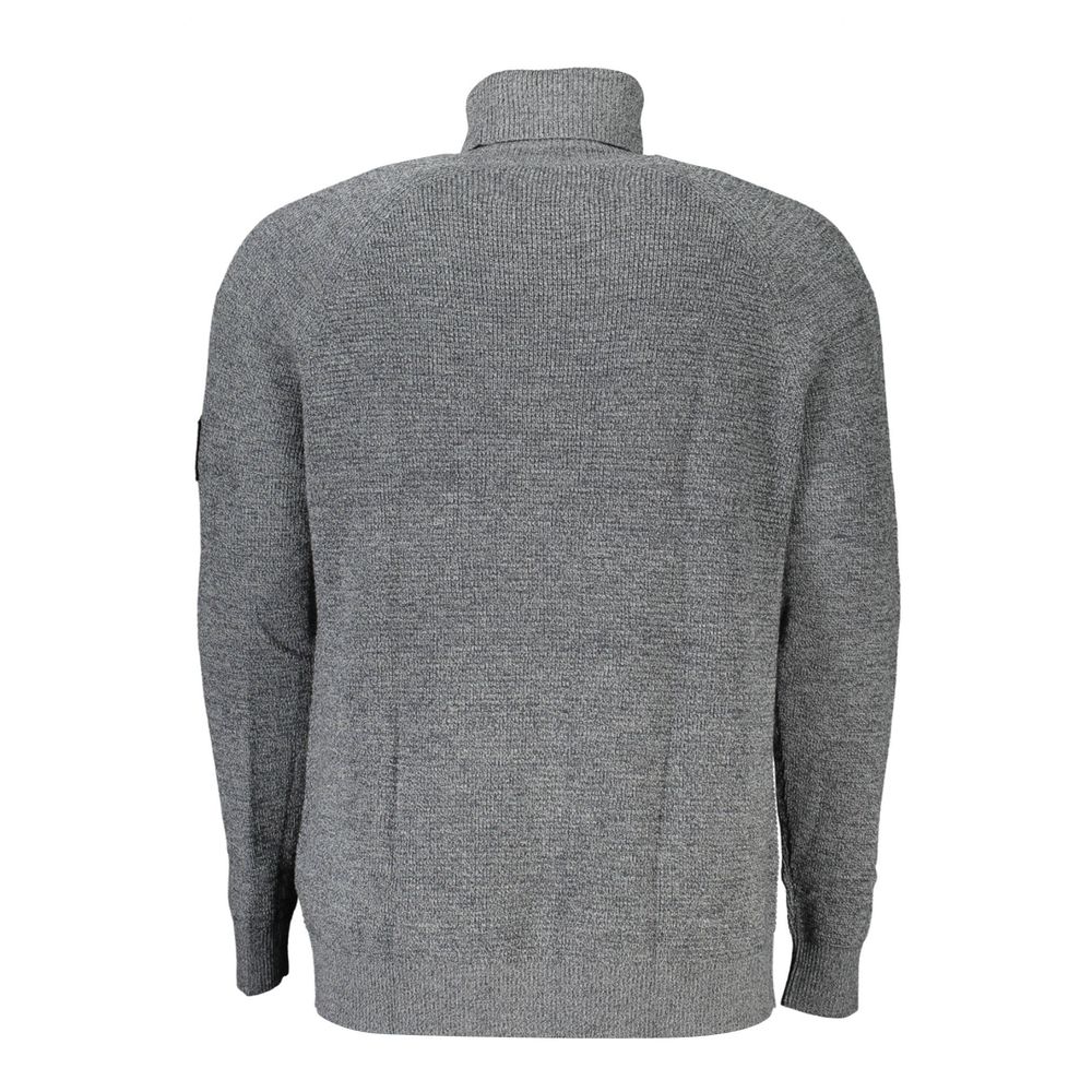 Pull pour homme en laine gris de Calvin Klein, coupe classique avec col rond et manches longues, idéal pour un style élégant et décontracté.