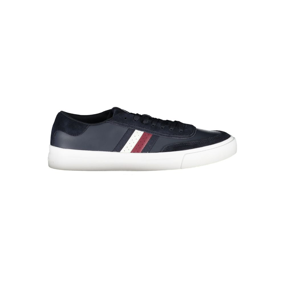 Sneakers en cuir bleu pour homme de la marque Tommy Hilfiger, design élégant et moderne, vue de face.