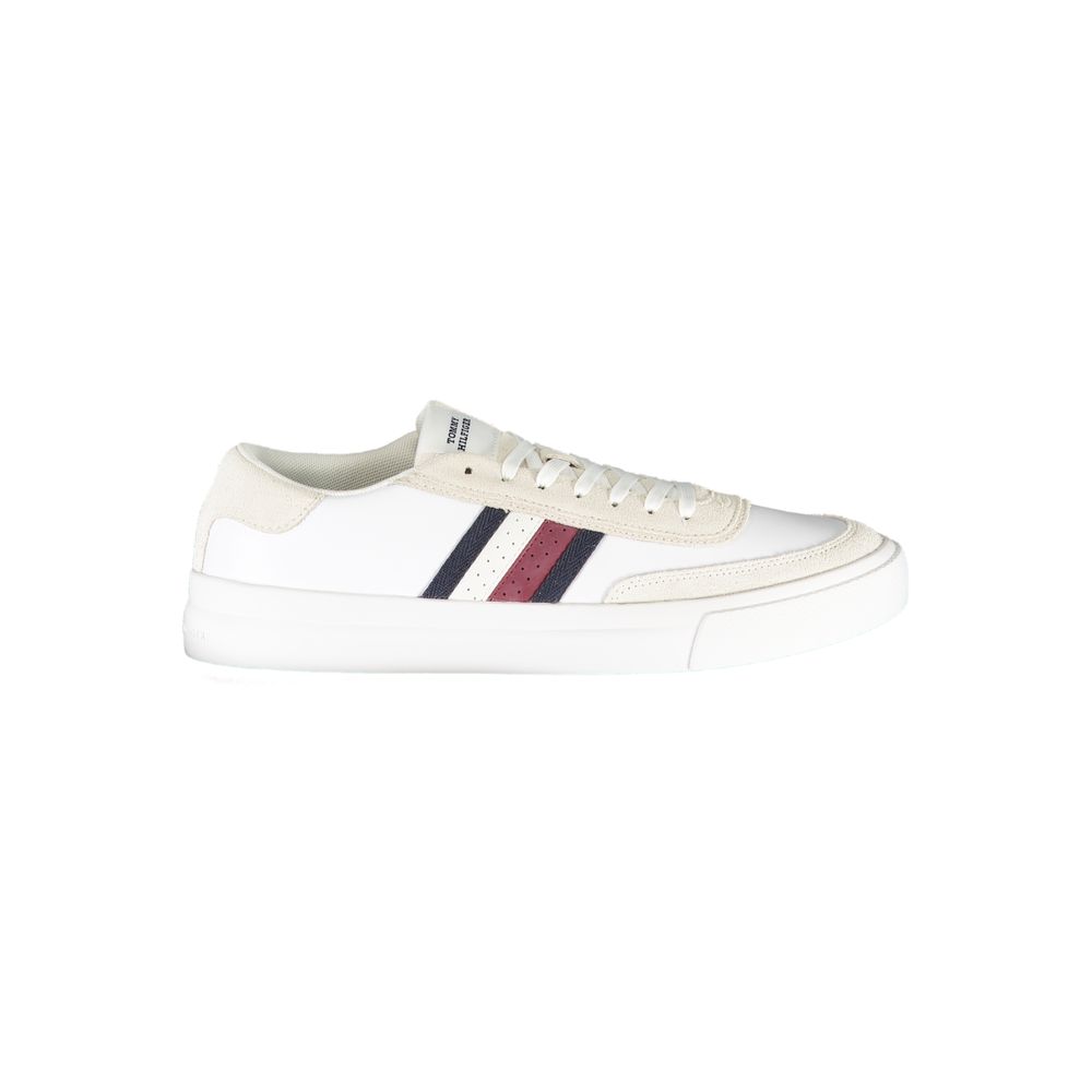 Chaussure sneaker blanche pour homme Tommy Hilfiger en cuir, vue de face sur fond blanc.