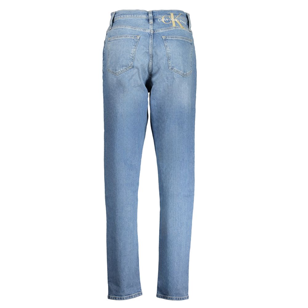 Jeans pour femmes Calvin Klein Azzurro en coton, coupe classique avec détails modernes, portée décontractée.