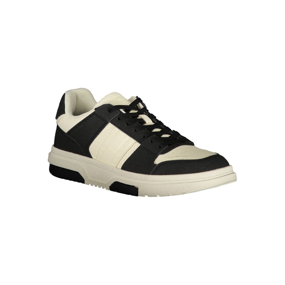 Chaussures sneakers pour homme Tommy Hilfiger en polyester noir, vue de profil montrant le design moderne et la semelle blanche.
