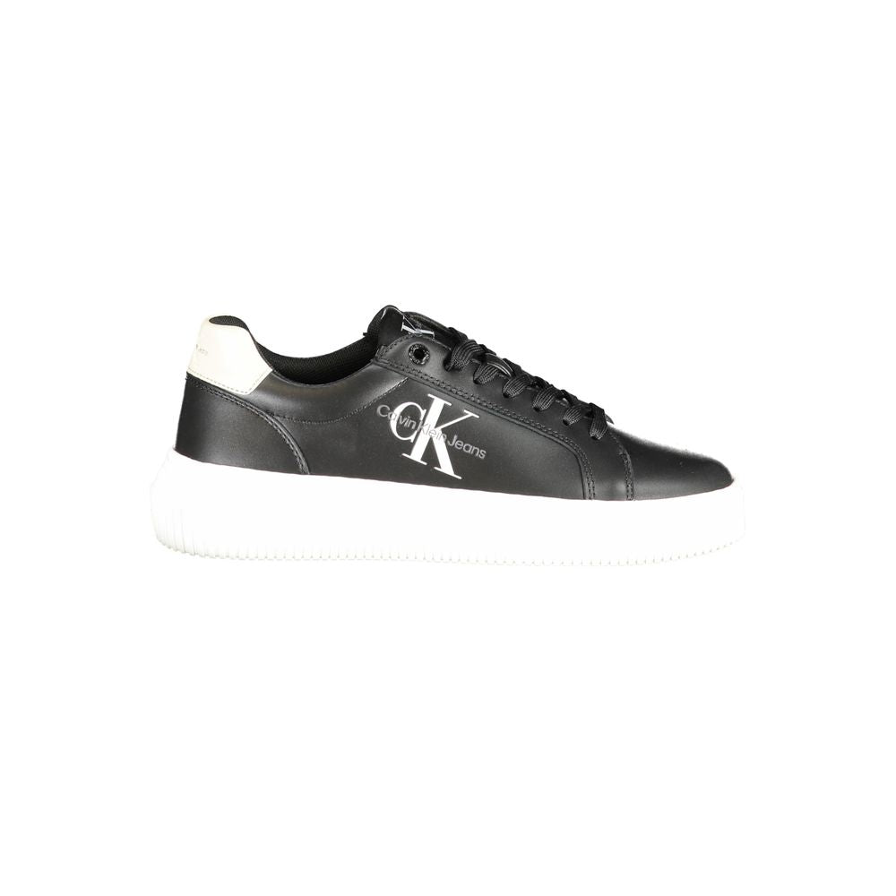 Chaussures de sport blanches en polyester pour hommes de Calvin Klein, sneakers élégants avec semelle blanche.