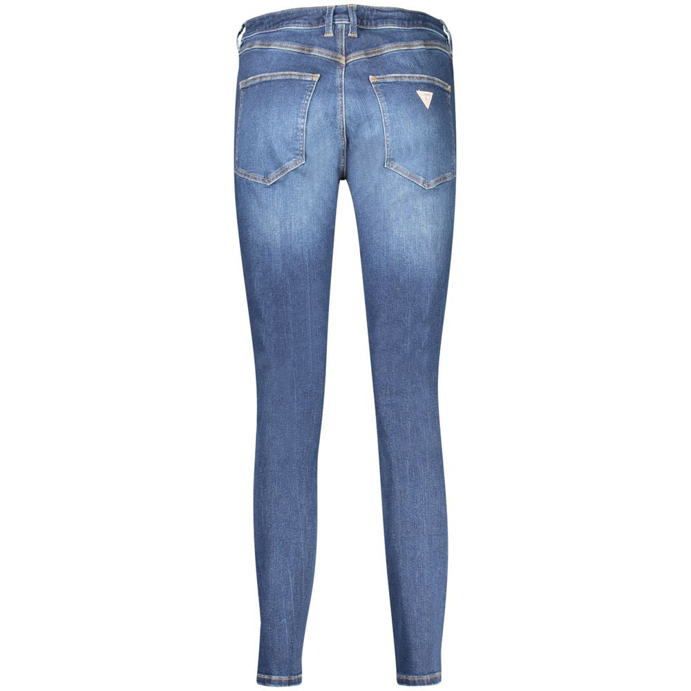 Jeans femme Guess en coton bleu, coupe classique, avec détails de couture visibles, parfaits pour un style décontracté.