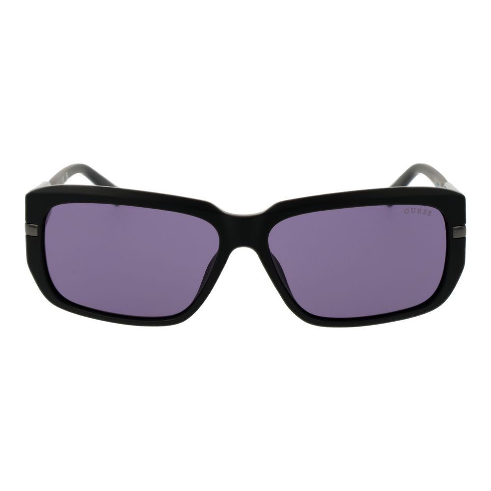 Lunettes de soleil en plastique noir Guess, monture rectangulaire avec verres foncés, mode et protection solaire élégante.