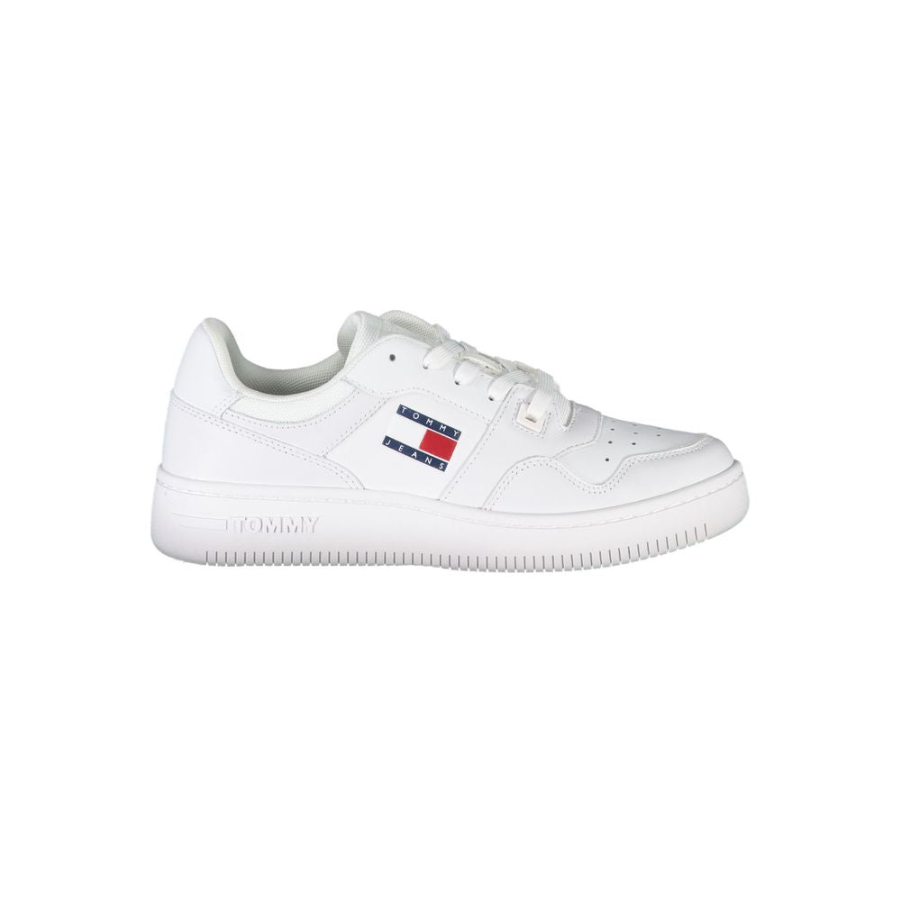 Baskettes blanches en cuir pour femmes Tommy Hilfiger, avec semelle en caoutchouc et détails de marque.