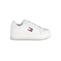 Sneaker femme en cuir blanc Tommy Hilfiger, style décontracté et élégant, avec logo de la marque sur le côté.