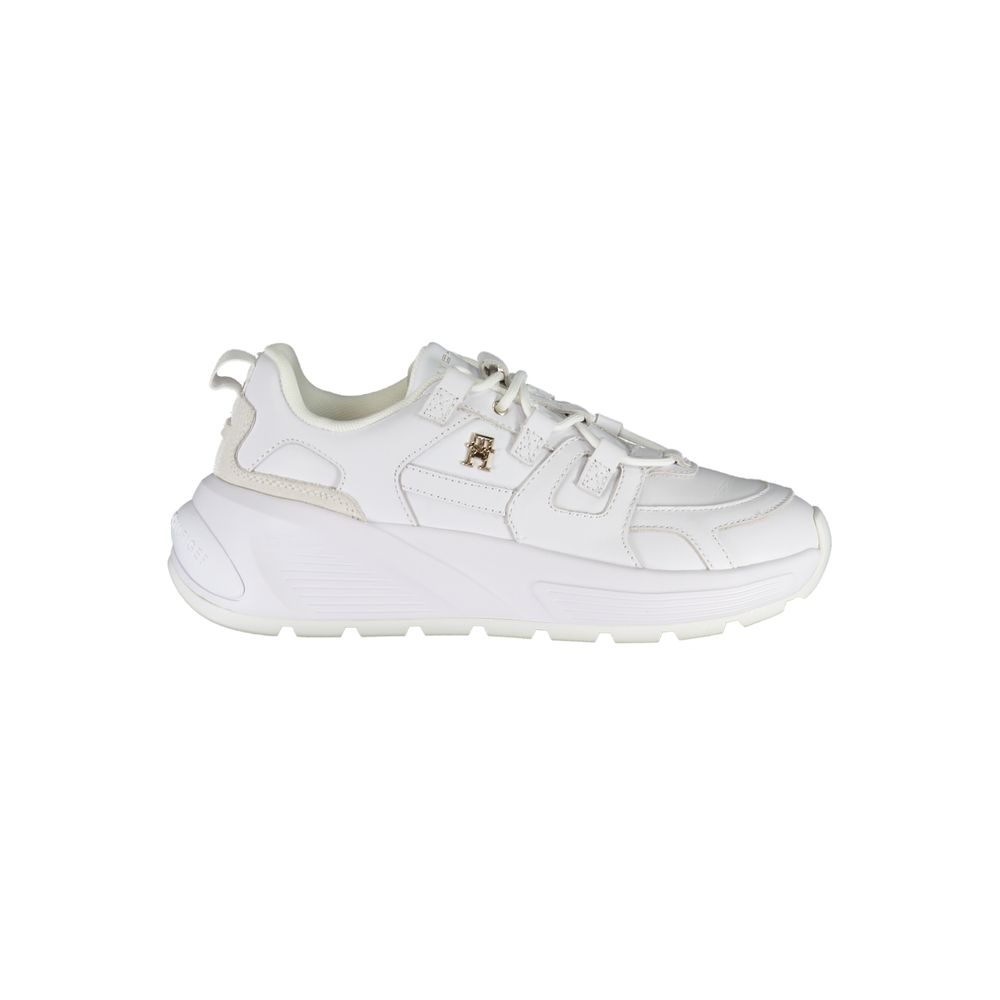 Sneakers blanches en polyuréthane Tommy Hilfiger pour femme, style décontracté avec semelle blanche, vue de côté.