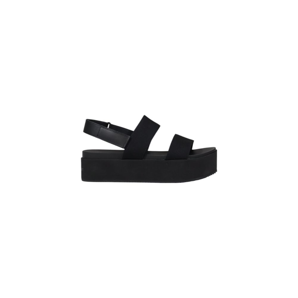 Sandales à plateforme en coton biologique noir de Calvin Klein Jeans, avec bride large et design moderne.