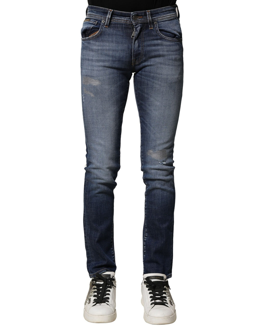 Jeans slim en denim bleu Dolce & Gabbana en coton lavé pour homme, affichant une coupe ajustée et des détails de couture.
