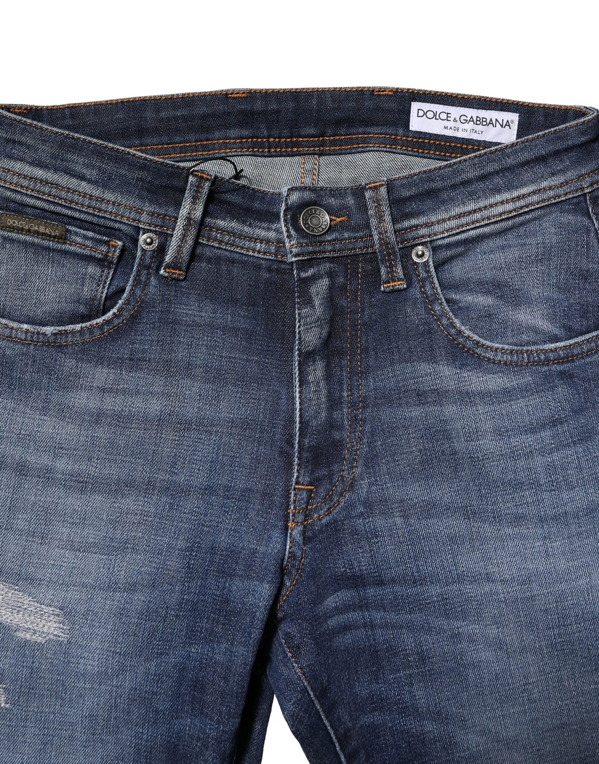 Jeans slim en coton lavé bleu de Dolce & Gabbana pour homme, coupe ajustée et style décontracté, visibles en gros plan.