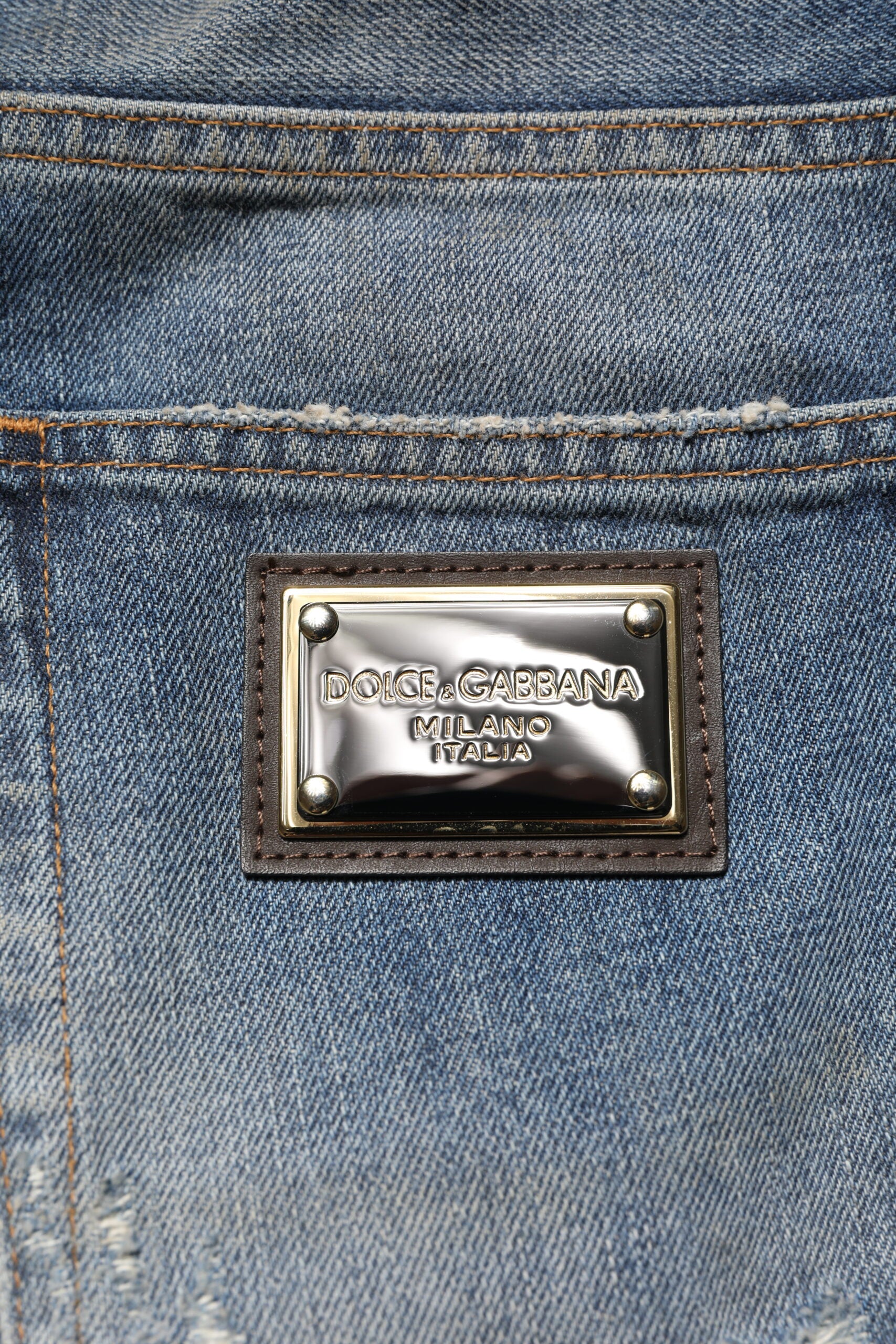 Jeans en denim bleu pour homme de Dolce & Gabbana, déchirés, en coton avec un style décontracté et tendance.