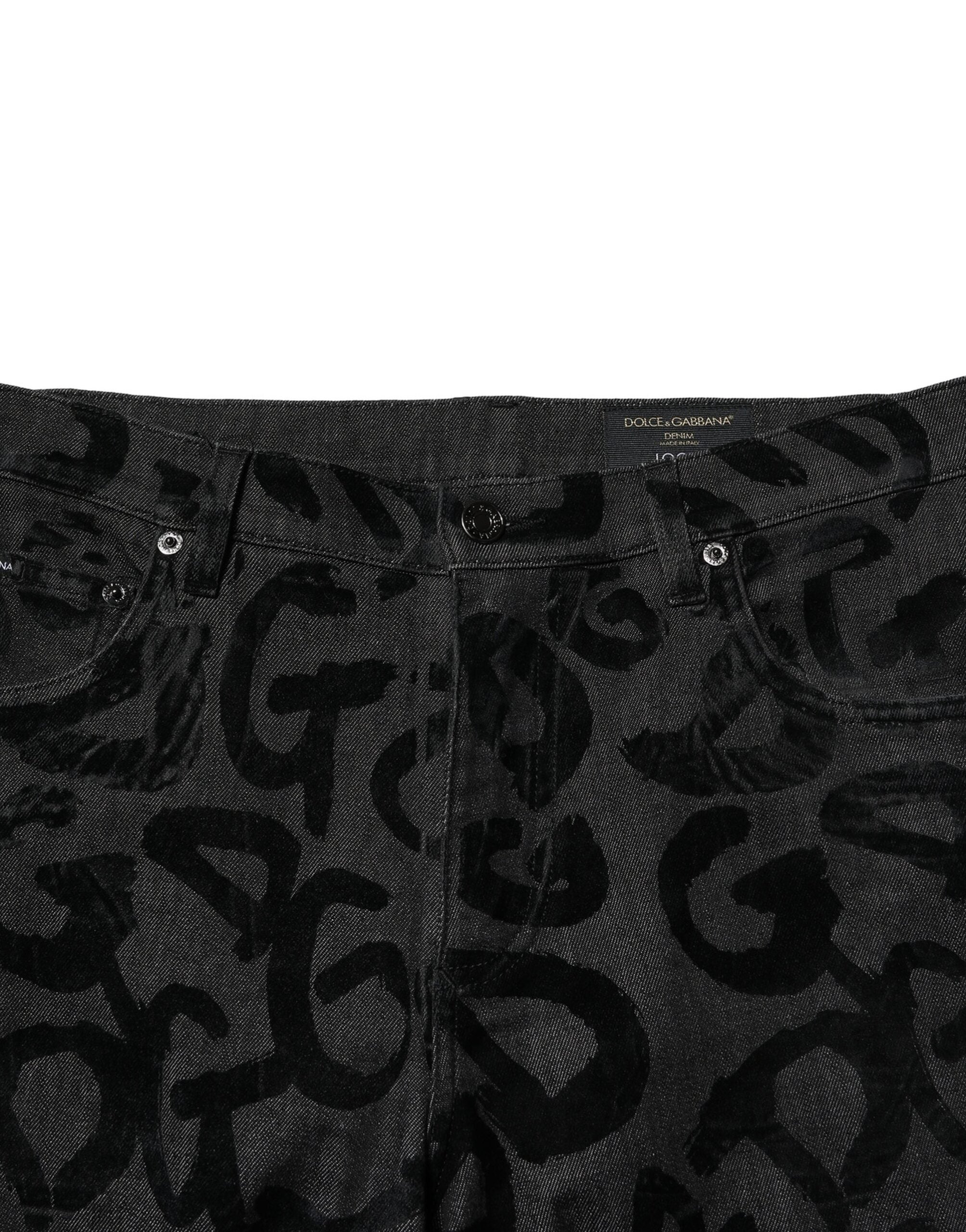 Jeans droits en coton gris Dolce & Gabbana avec logo DG pour homme, style denim classique et moderne.
