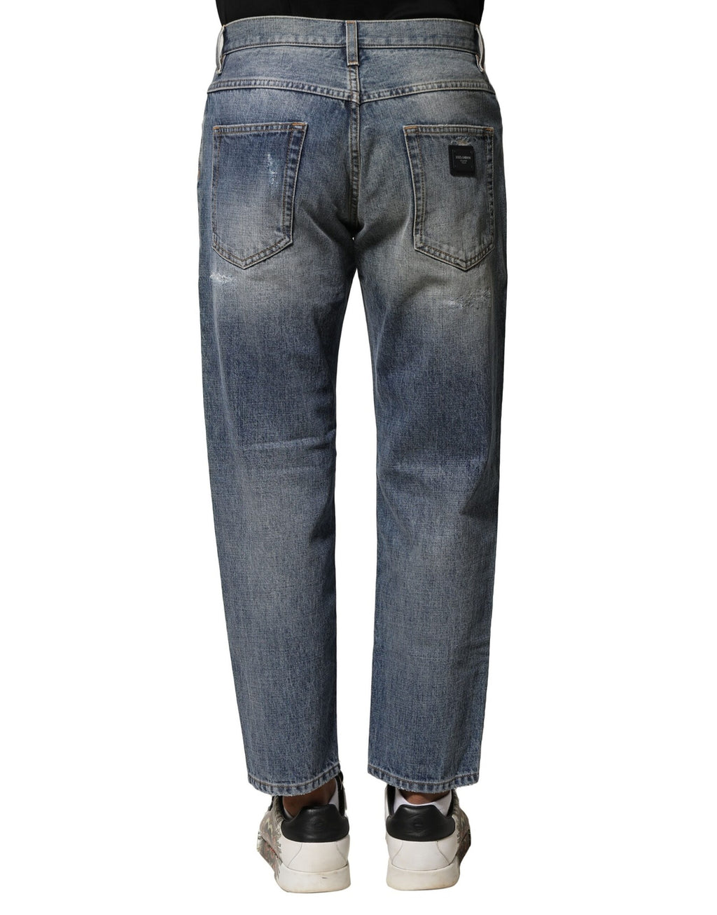 Jean en denim bleu délavé et usé de coupe droite Dolce & Gabbana, avec un style tattered et tendance.