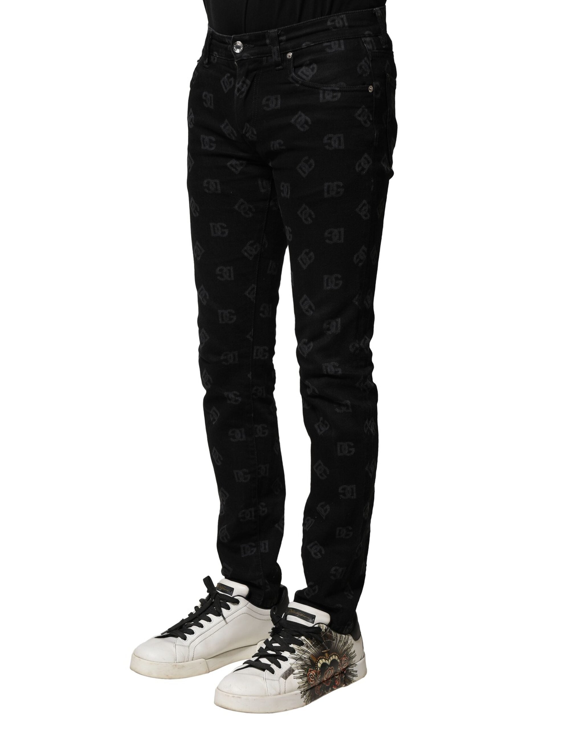Jeans skinny en coton noir Dolce & Gabbana avec logo DG, vue de face, détails des coutures et de la coupe ajustée.