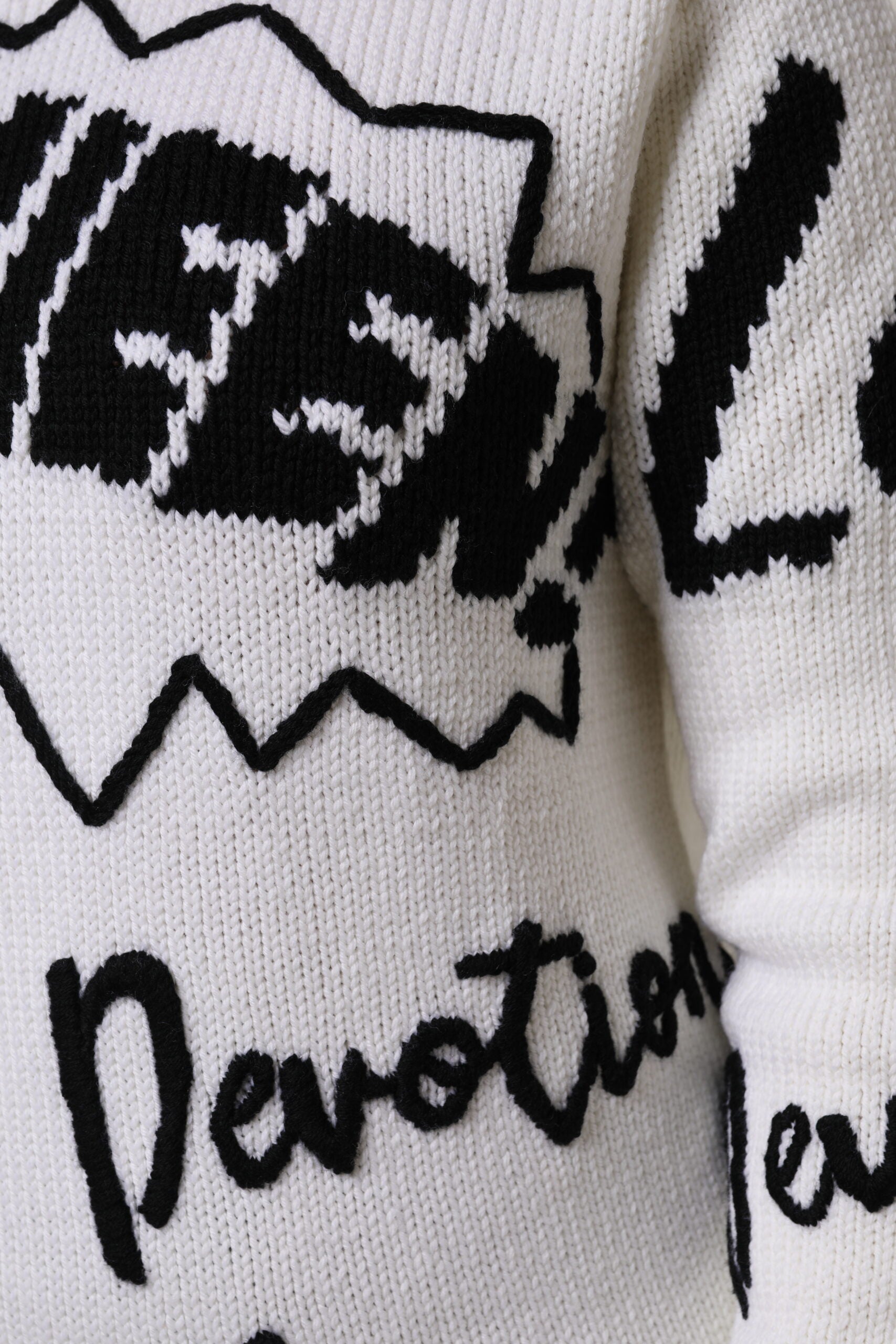 Pull à col rond en laine blanche Dolce & Gabbana, sweater en tricot doux avec finition élégante.