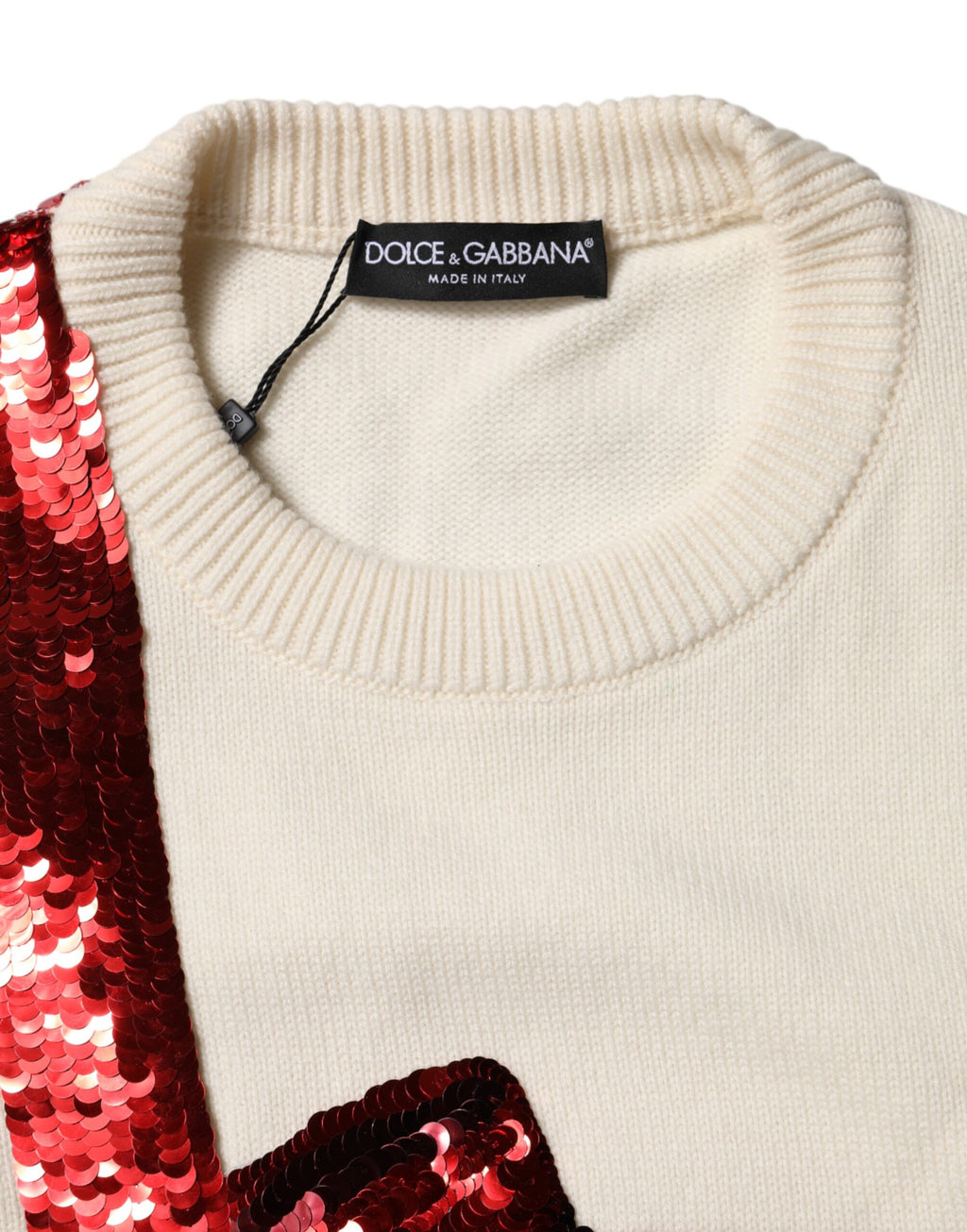 Pull en laine Dolce & Gabbana blanc à sequins, col rond, style élégant et brillant, visible dans l'image.