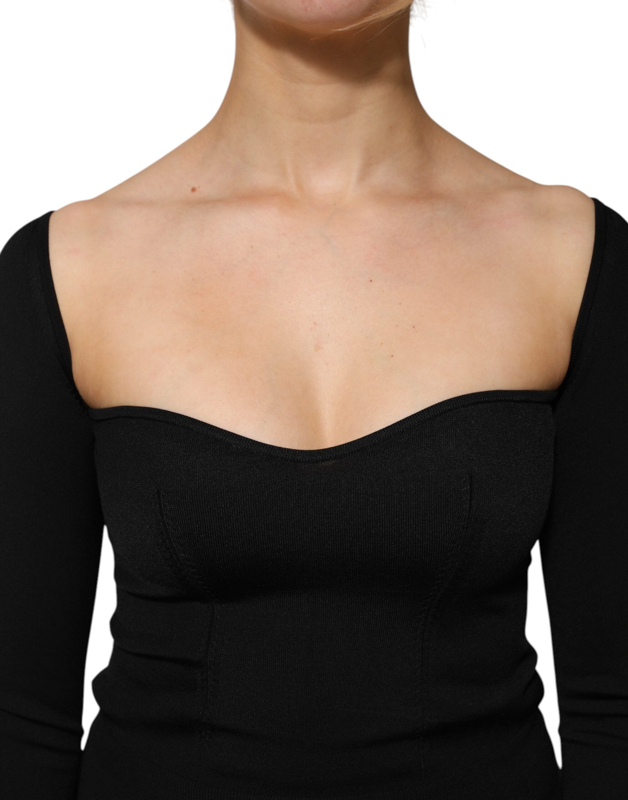 Pull à manches longues en viscose noir Dolce & Gabbana, blouse élégante avec col classique et coupe fluide.