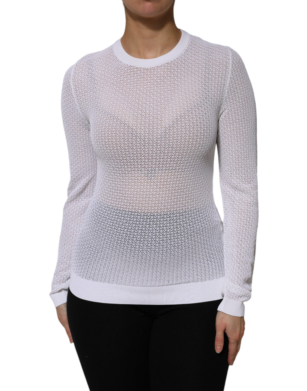 Pull-over Dolce & Gabbana blanc à col rond et manches longues, style décontracté élégant, porté sur un mannequin.