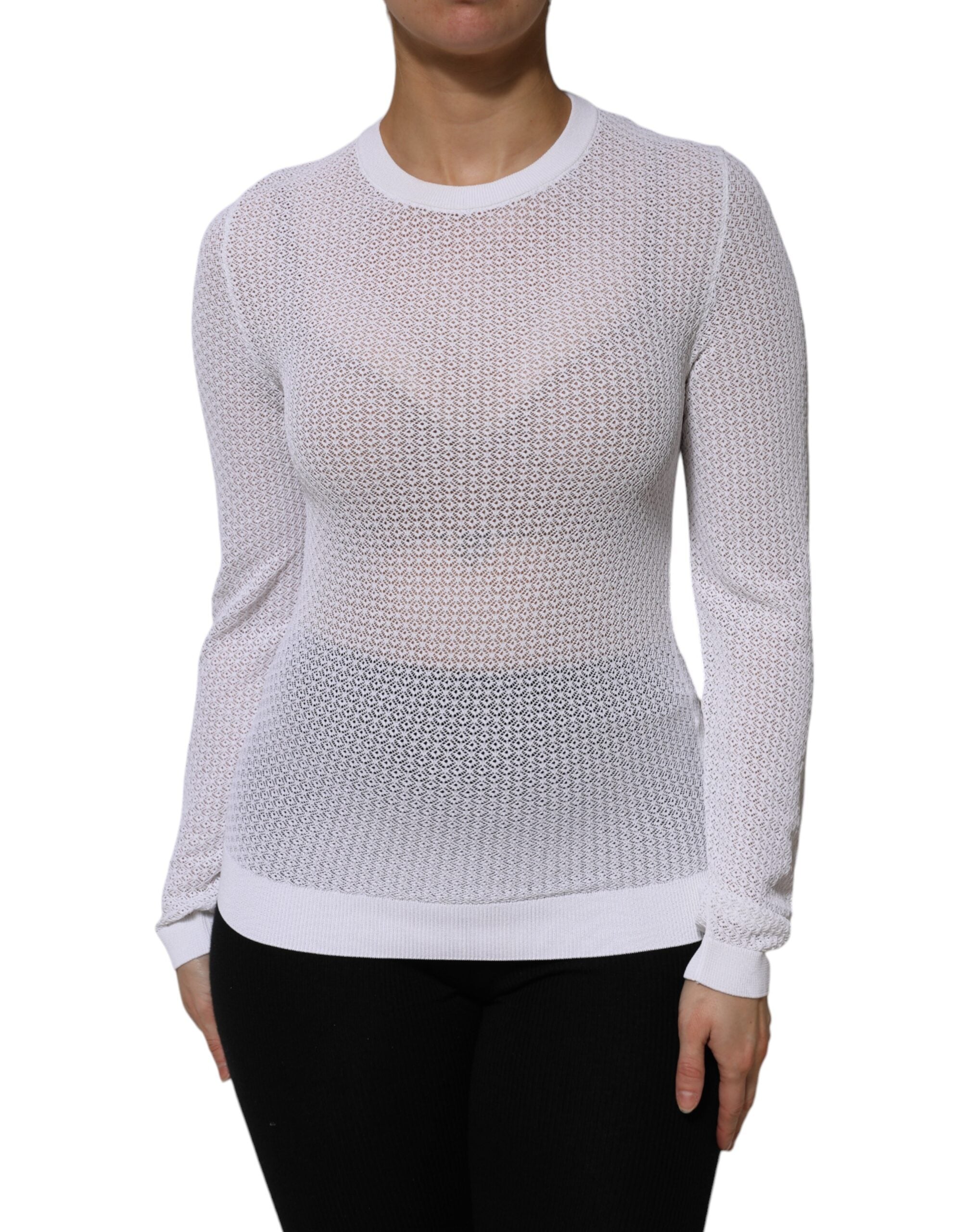 Pull-over Dolce & Gabbana blanc à col rond et manches longues, style décontracté élégant, porté sur un mannequin.