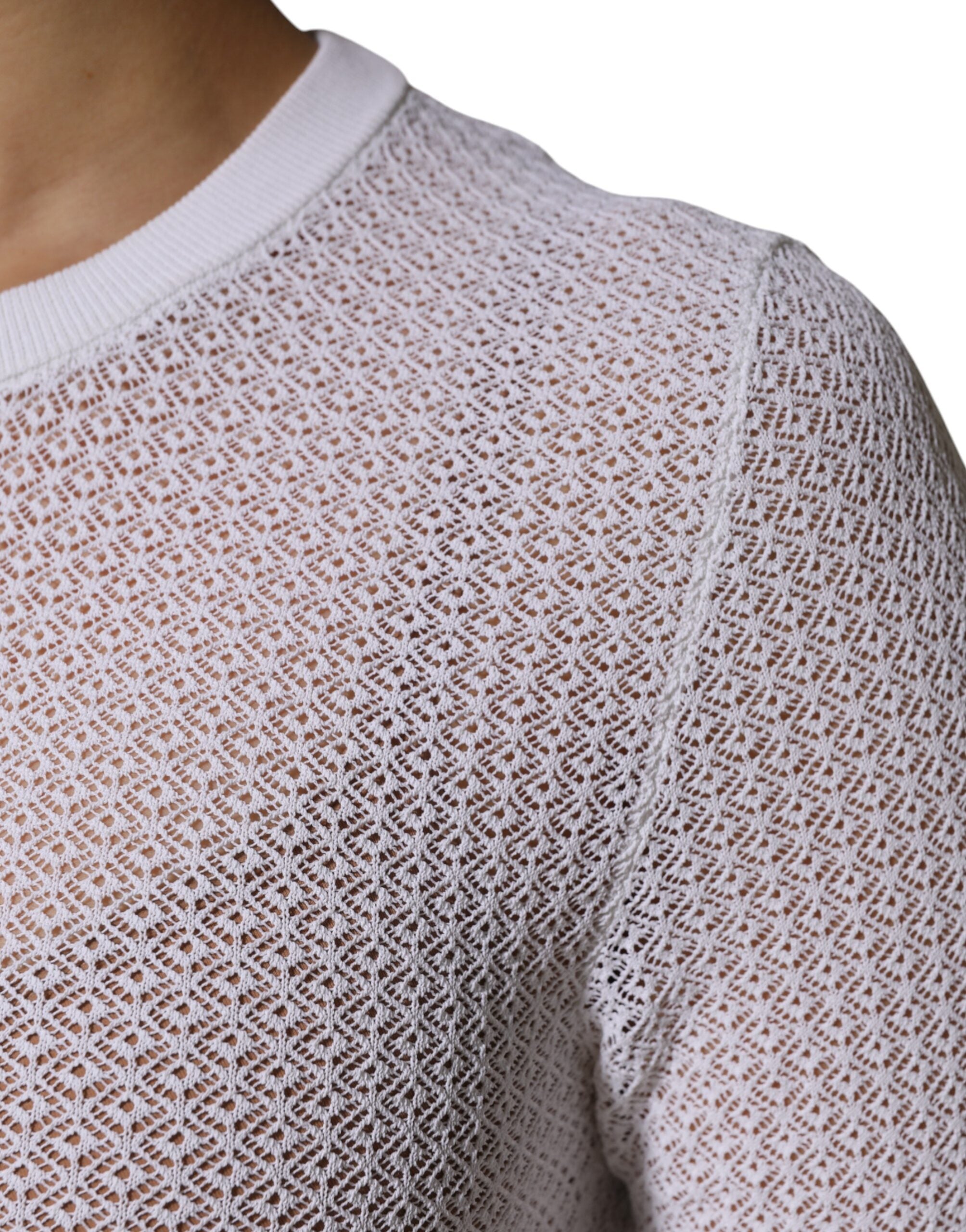 Pull-over blanc Dolce & Gabbana à col rond et manches longues, en tissu doux et confortable, vue de face.