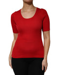Pull à col rond rouge Dolce & Gabbana à manches courtes, style élégant et décontracté, en tissu léger.