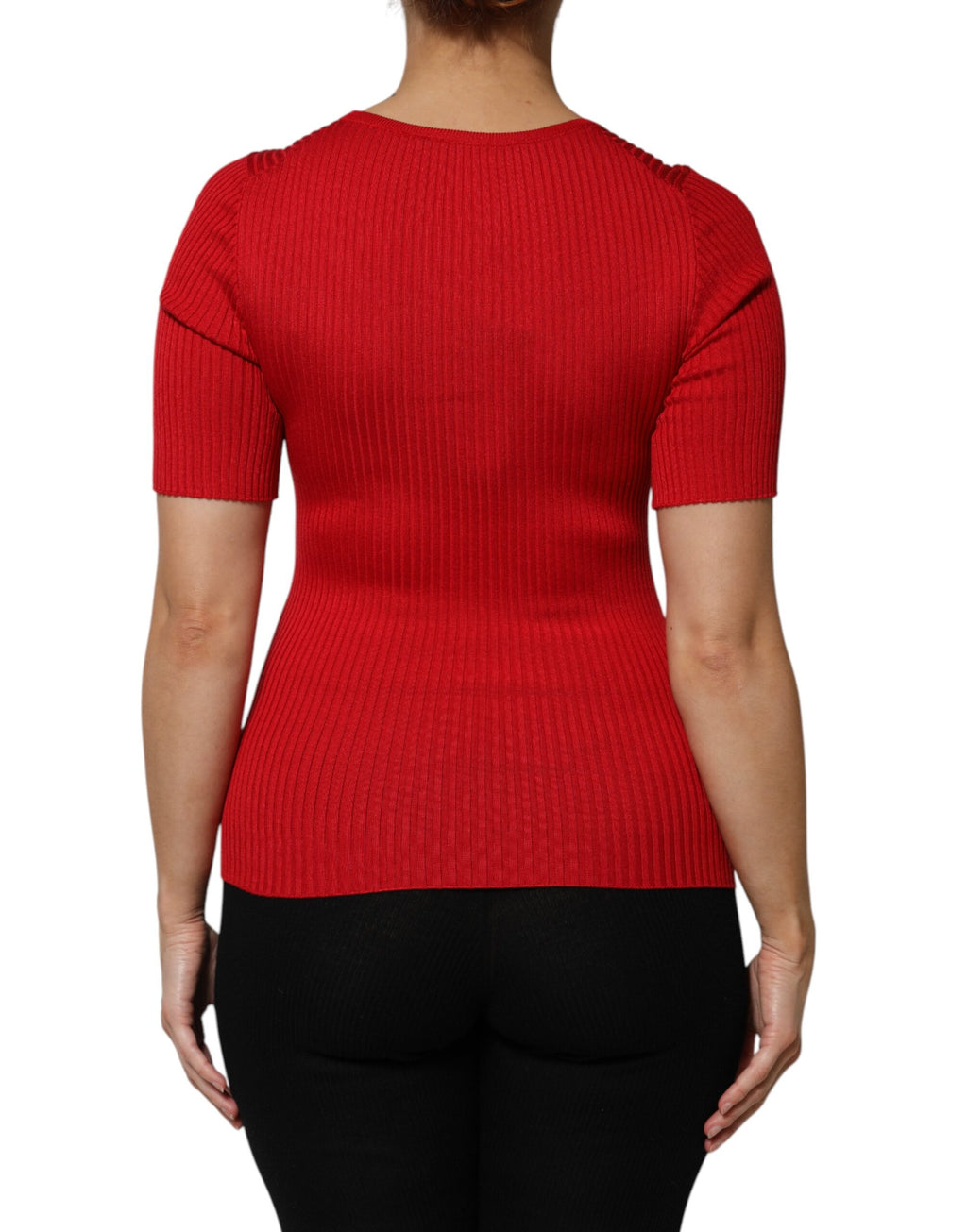Pull-over rouge Dolce & Gabbana à col rond et manches courtes, style élégant pour femme.