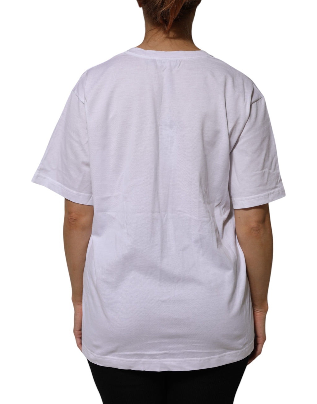 T-shirt blanc en coton à manches courtes et col en V de Dolce & Gabbana, affiché sur un mannequin.