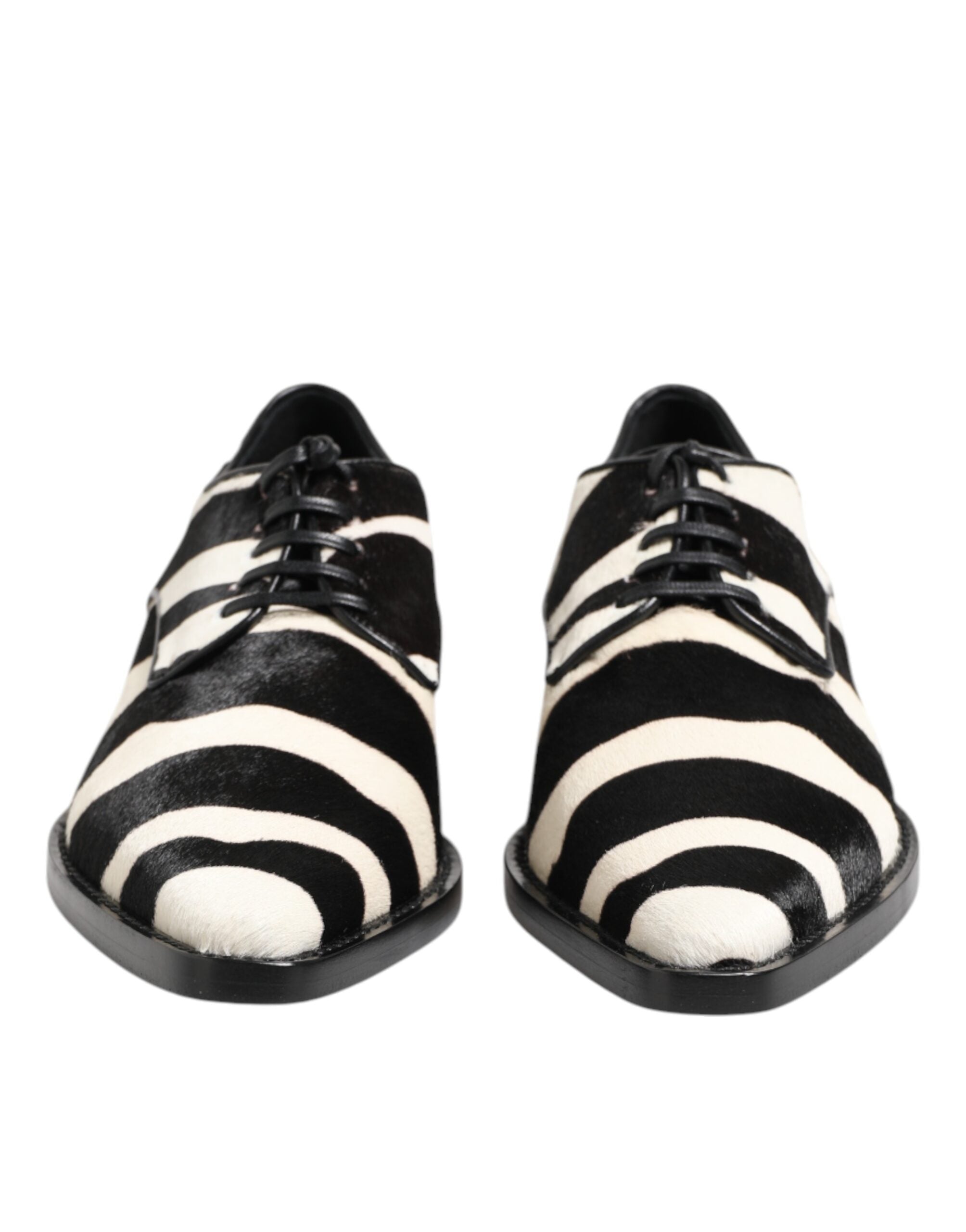 Chaussures Dolce & Gabbana en cuir de zèbre noir et blanc avec fourrure de poney, élégantes et sophistiquées.