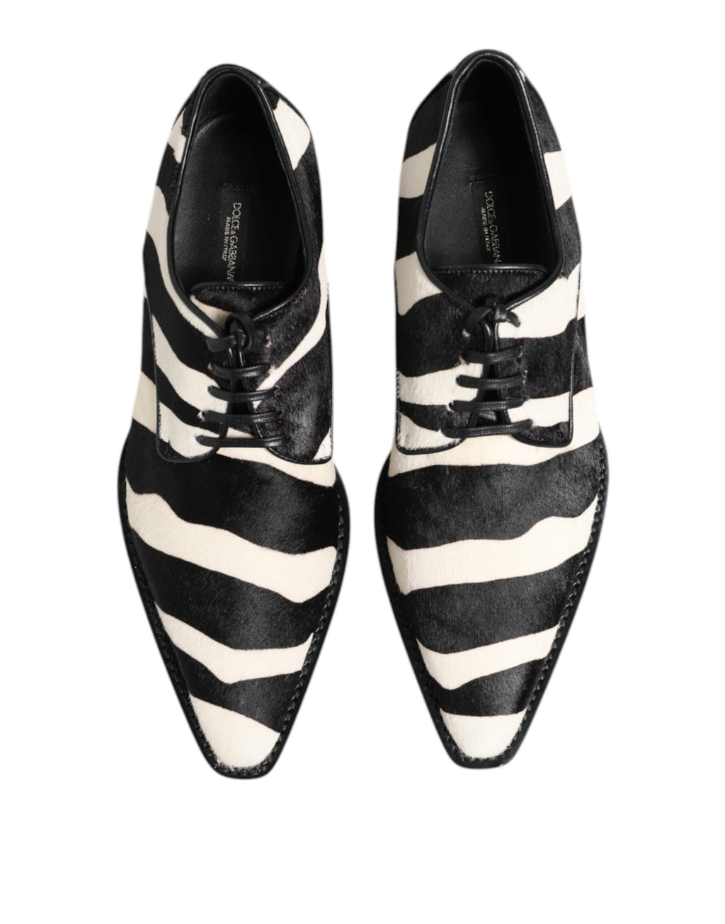 Chaussures Dolce & Gabbana en noir et blanc avec peau de zèbre et finition en fourrure de poney, élégantes et tendance.