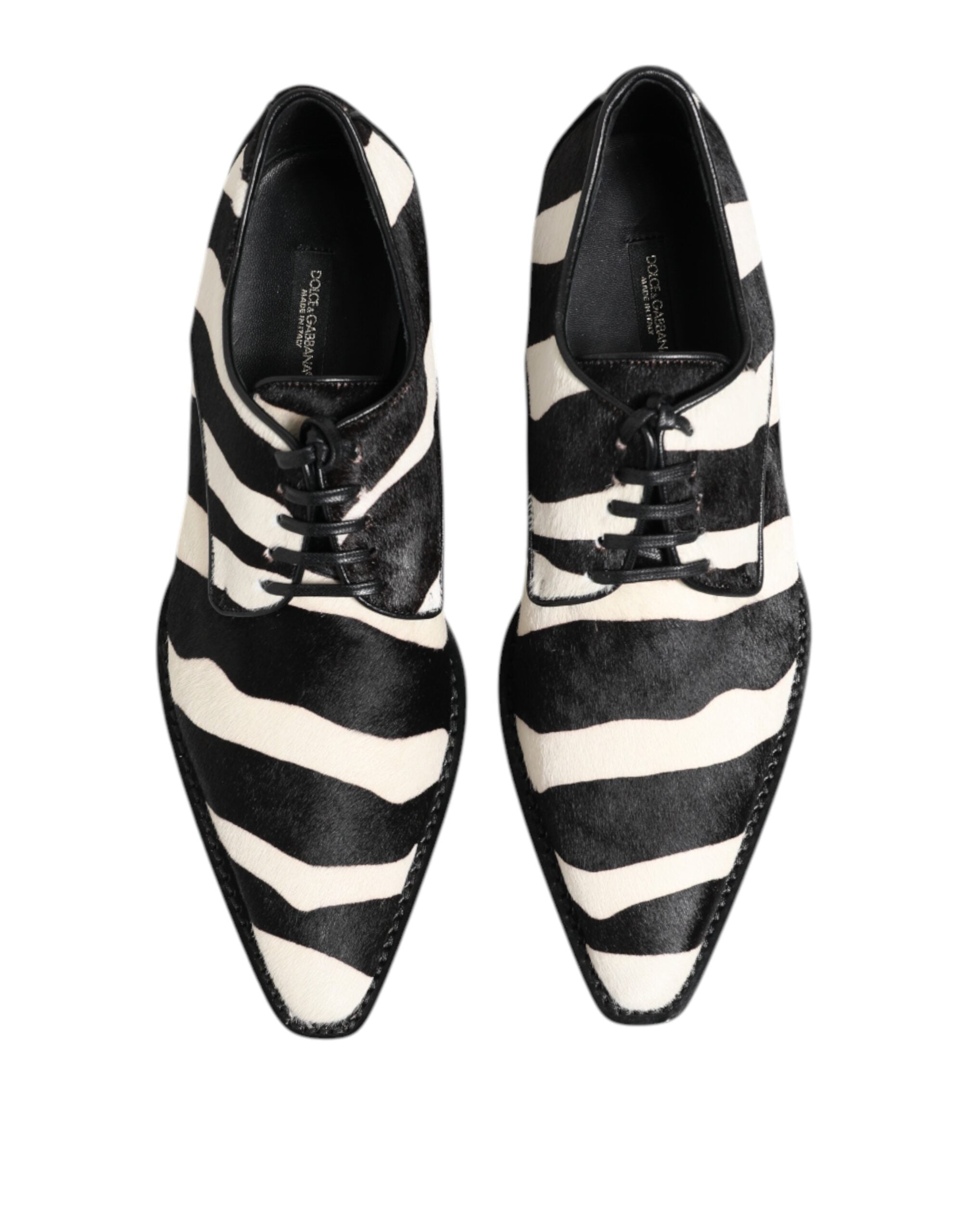 Chaussures Dolce & Gabbana en noir et blanc avec peau de zèbre et finition en fourrure de poney, élégantes et tendance.