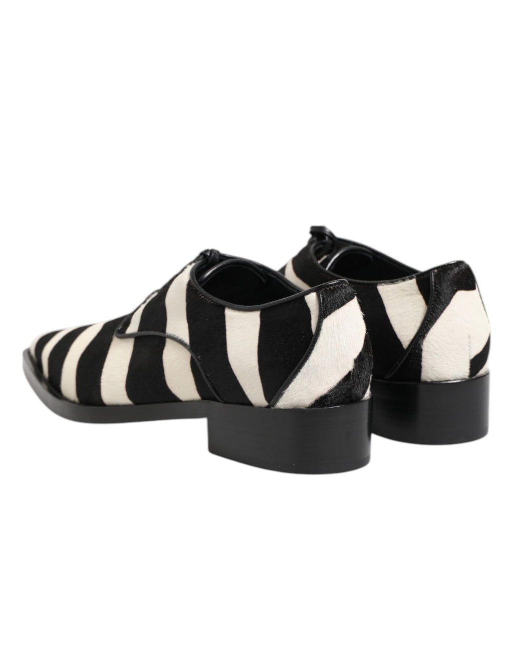 Chaussures de ville Dolce & Gabbana en cuir noir et blanc zébré avec détails en fourrure de poney, élégantes et sophistiquées.