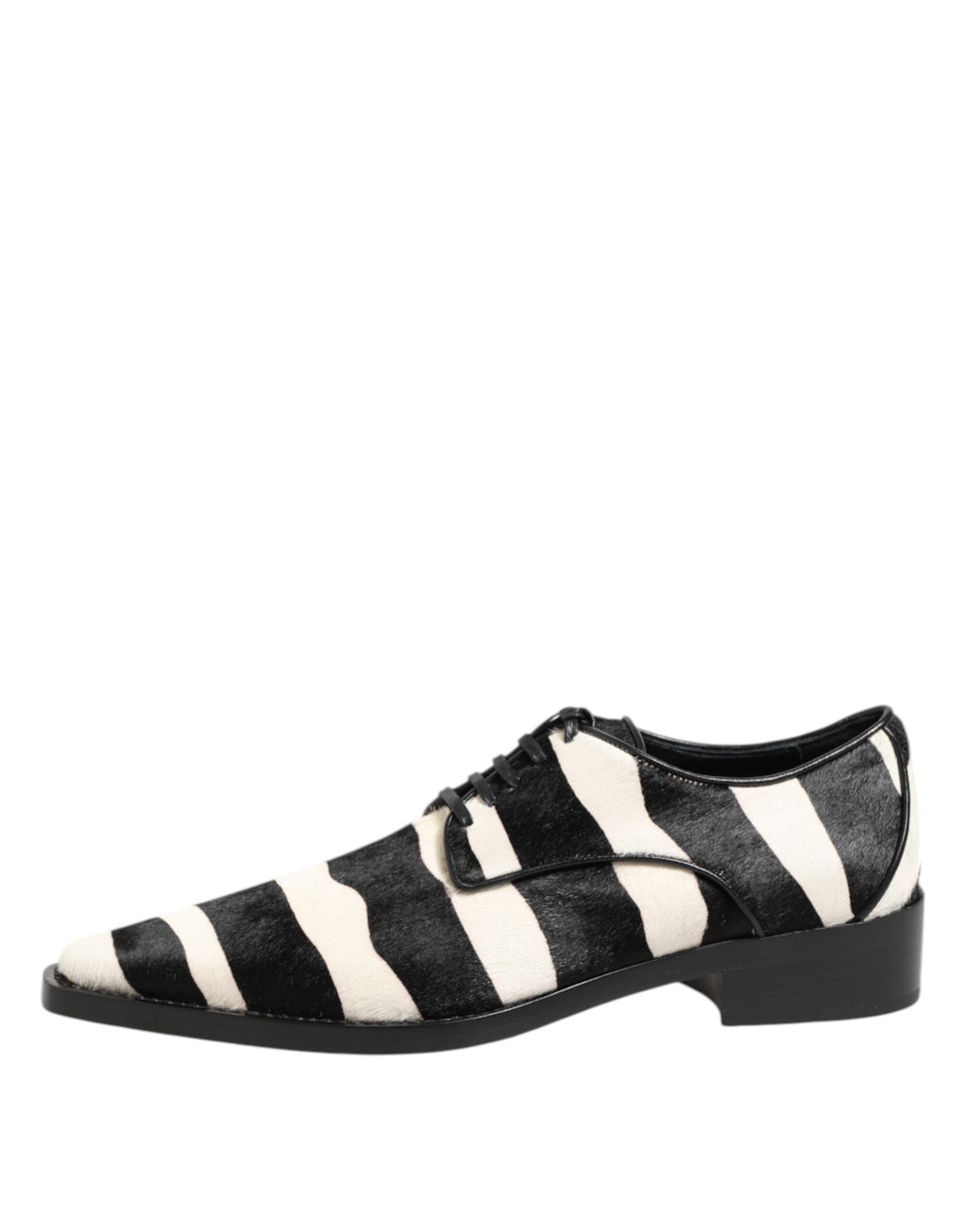 Chaussures de ville Dolce & Gabbana en cuir de zèbre noir et blanc avec fourrure de poney, élégantes et sophistiquées.