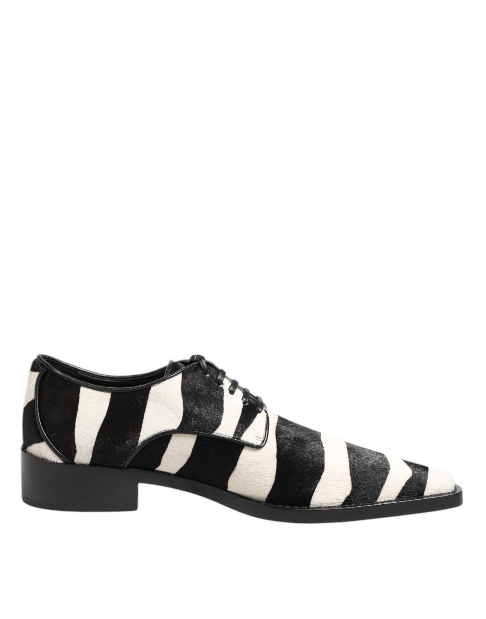 Chaussures de dressage Dolce & Gabbana en fourrure de zèbre noir et blanc, style élégant et sophistiqué pour femme.