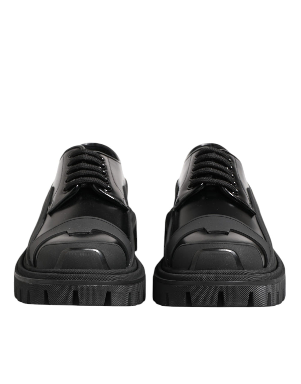 Chaussures de randonnée Derby en cuir verni noir Dolce & Gabbana, style élégant et robuste, avec lacets et semelle en caoutchouc.