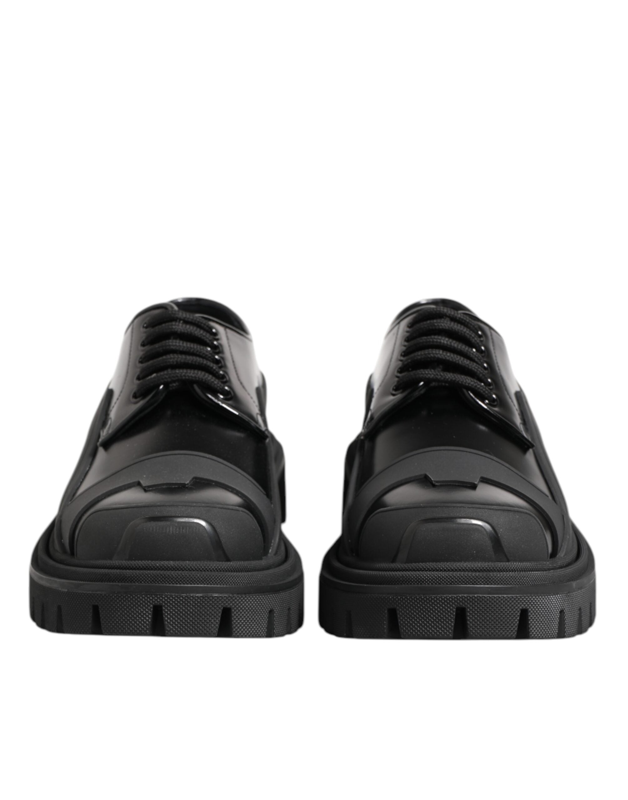 Chaussures de randonnée Derby en cuir verni noir Dolce & Gabbana, style élégant et robuste, avec lacets et semelle en caoutchouc.