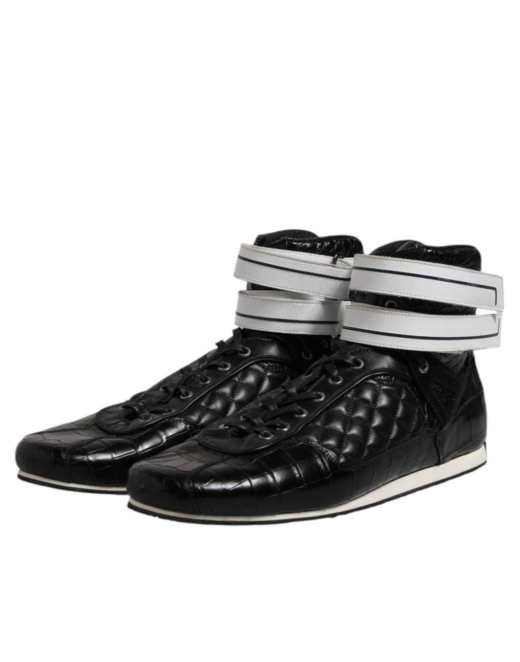 Chaussures Dolce & Gabbana sneakers en cuir noir matelassé avec lacets, vue de face.