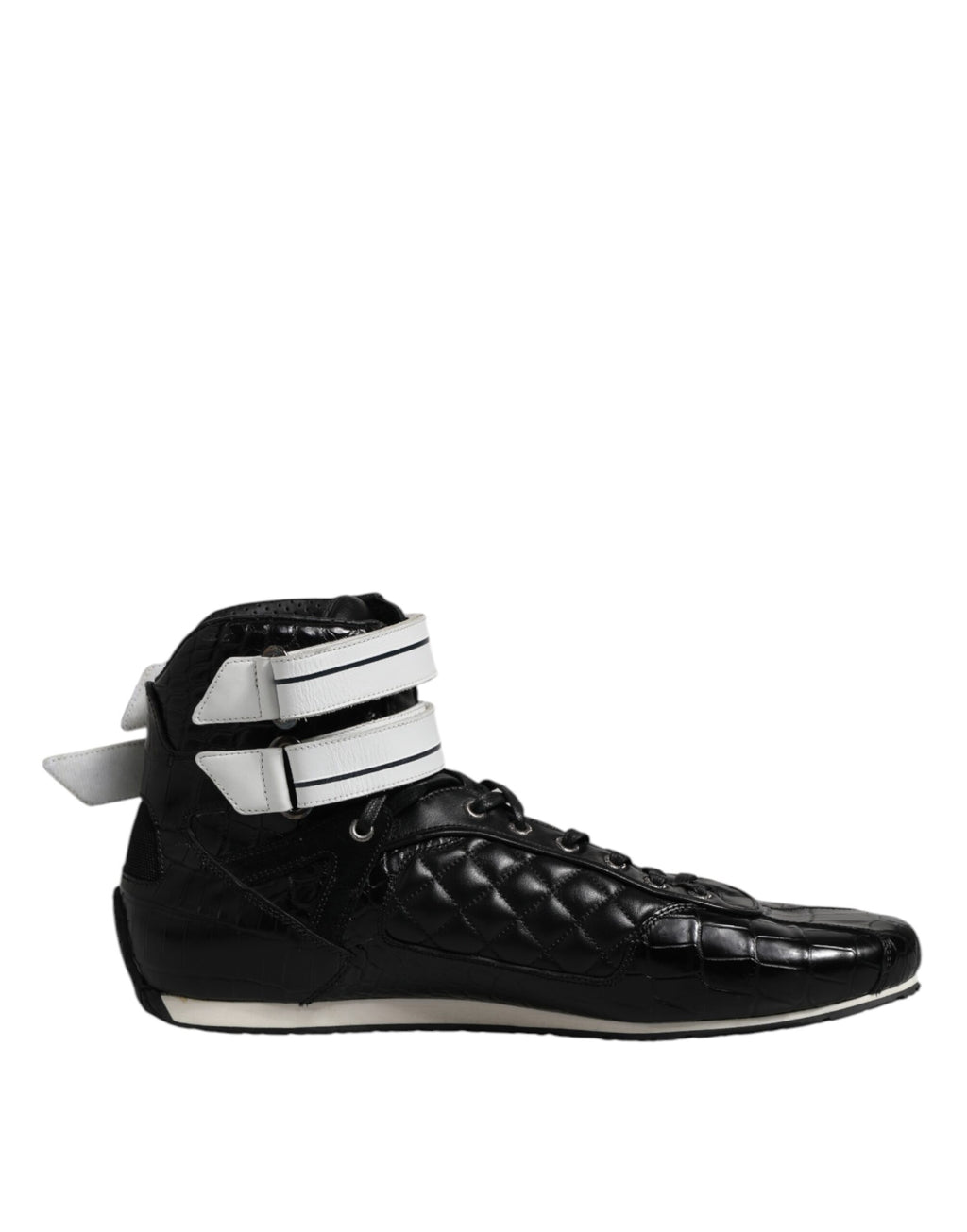 Chaussures sneakers Dolce & Gabbana en cuir matelassé noir avec lacets, mode élégante et confortable.