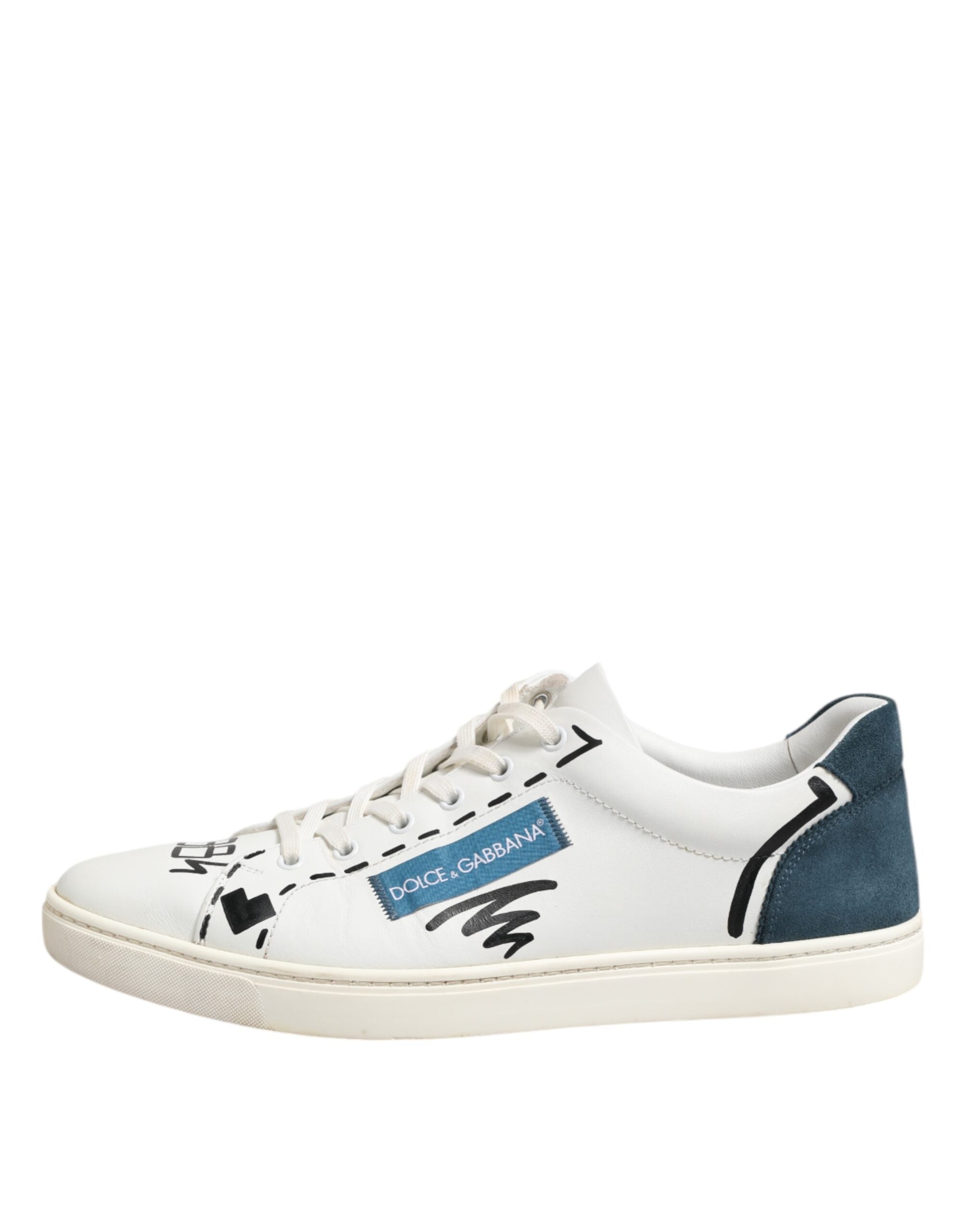 Chaussures sneakers basses en cuir blanc imprimé de Dolce & Gabbana, style décontracté et élégant, visibles en gros plan.