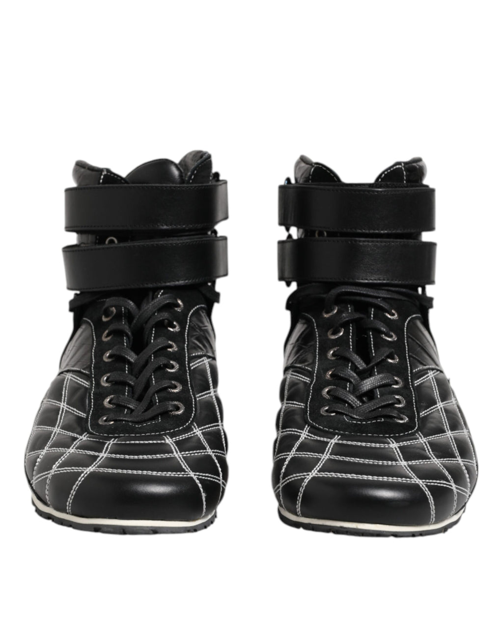 Chaussures Dolce & Gabbana, baskets en cuir noir matelassé avec lacets, style élégant et moderne, vue de face.