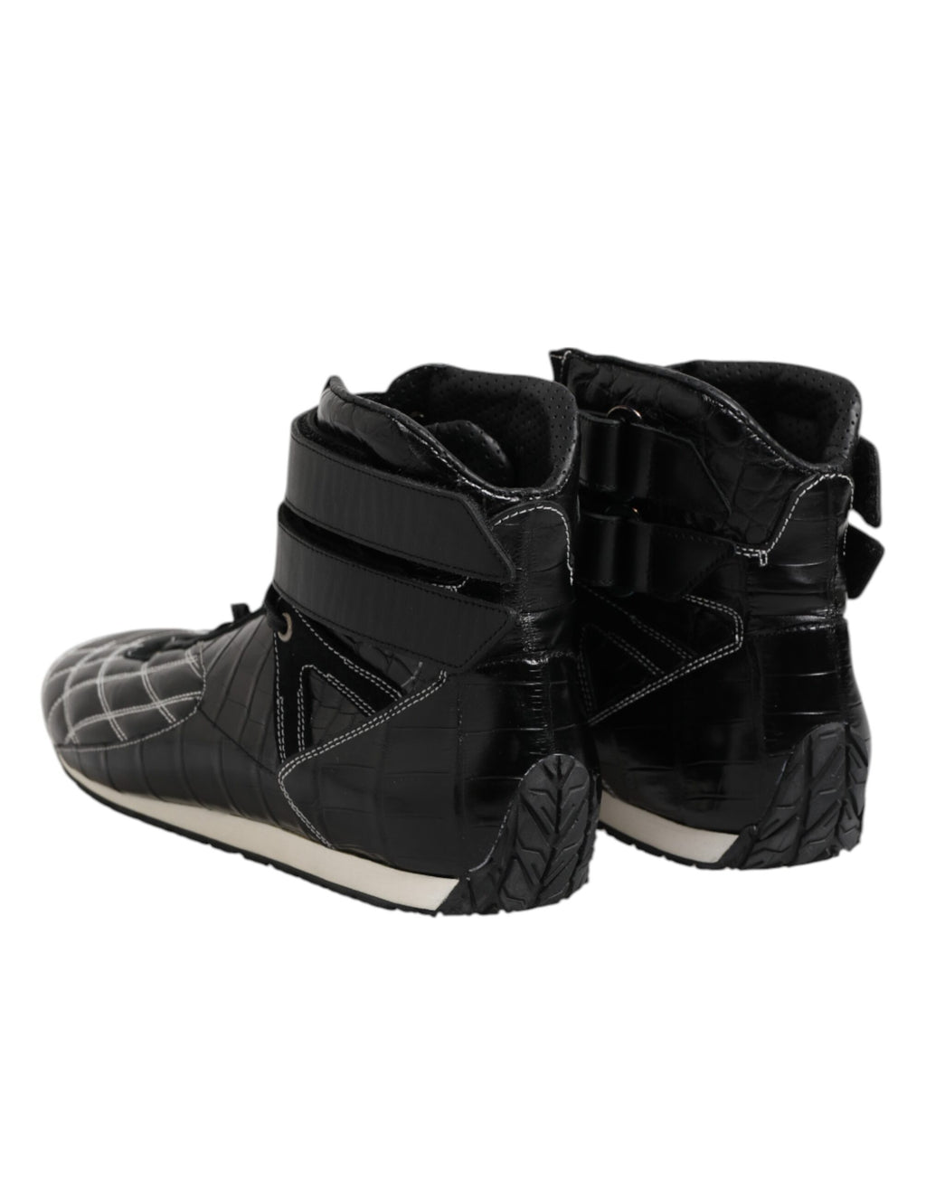 Chaussures sneakers Dolce & Gabbana en cuir noir matelassé avec lacets, mode élégante et confortable.